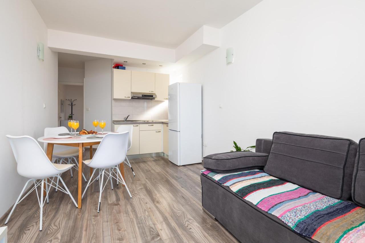 אומיס Apartments Ivan מראה חיצוני תמונה