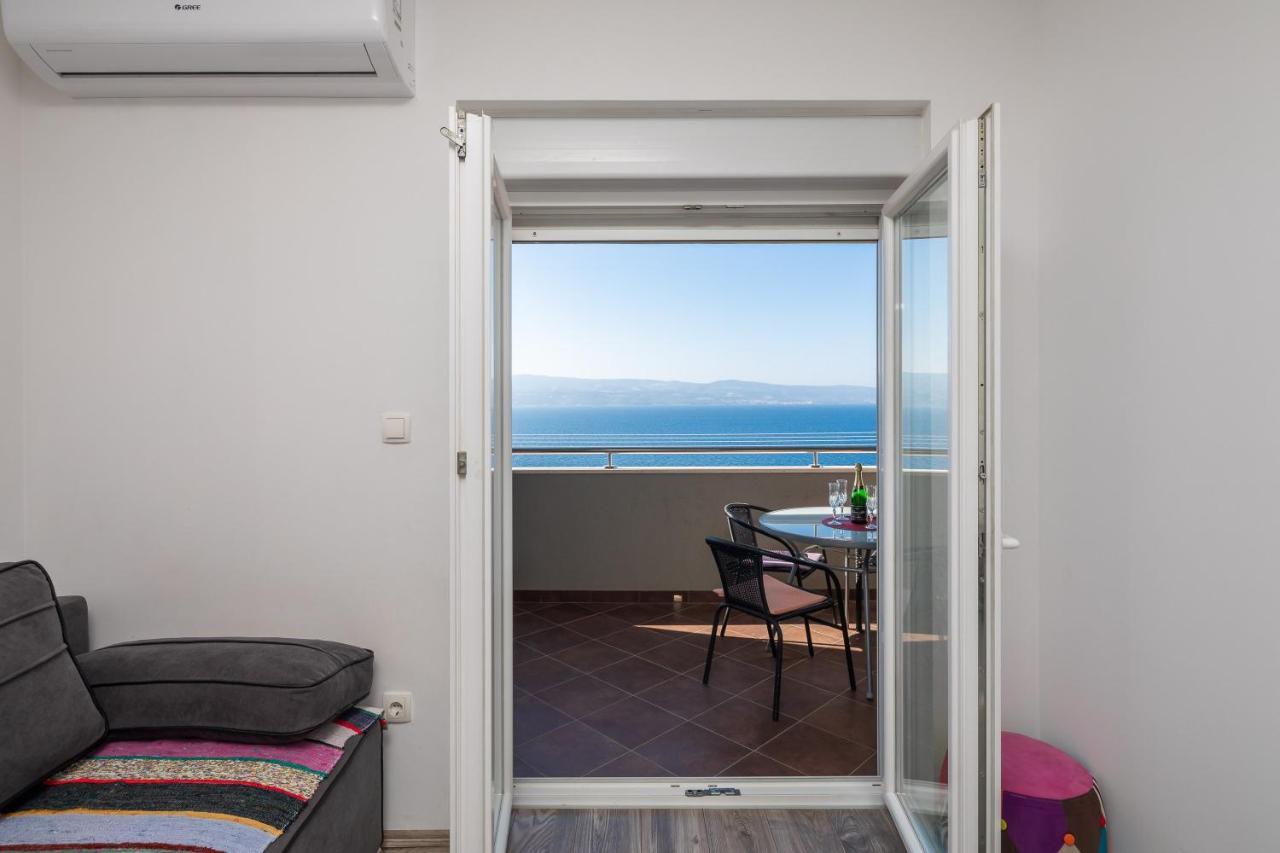 אומיס Apartments Ivan מראה חיצוני תמונה