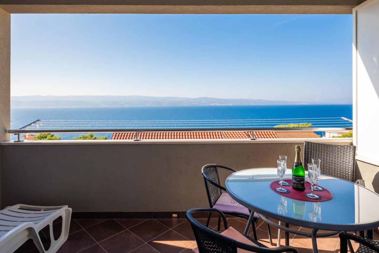 אומיס Apartments Ivan מראה חיצוני תמונה