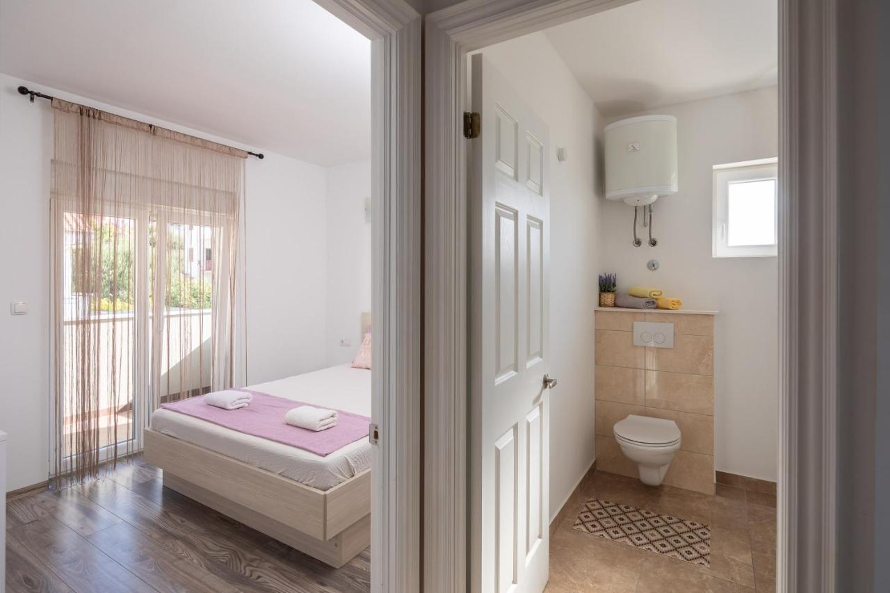 אומיס Apartments Ivan מראה חיצוני תמונה