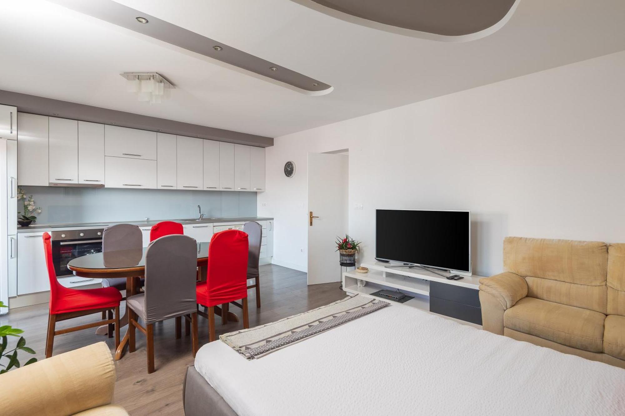 אומיס Apartments Ivan מראה חיצוני תמונה