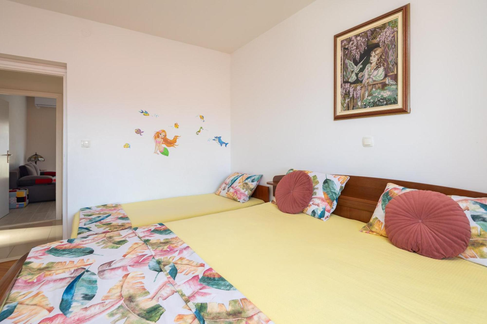 אומיס Apartments Ivan מראה חיצוני תמונה