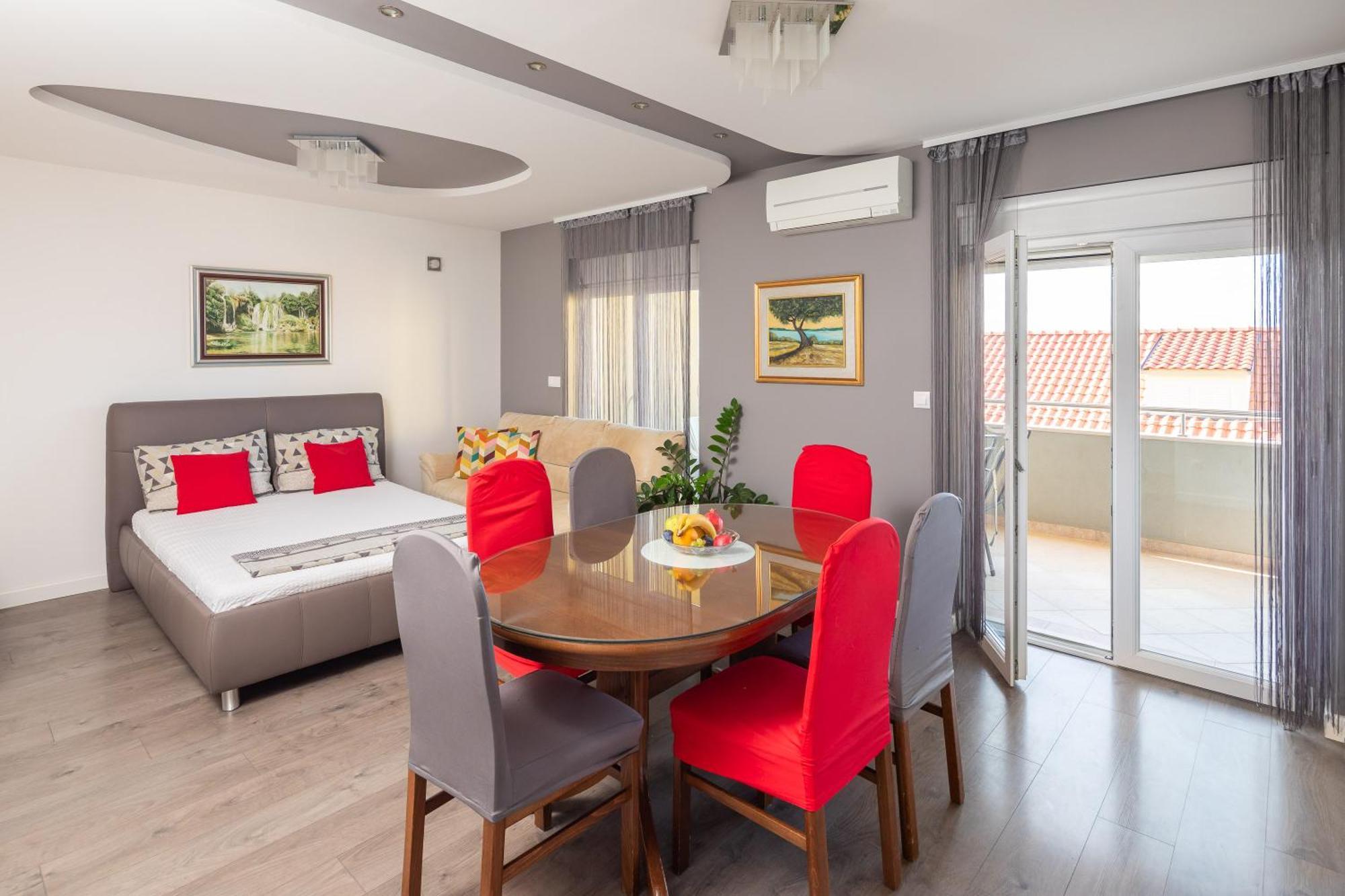אומיס Apartments Ivan מראה חיצוני תמונה