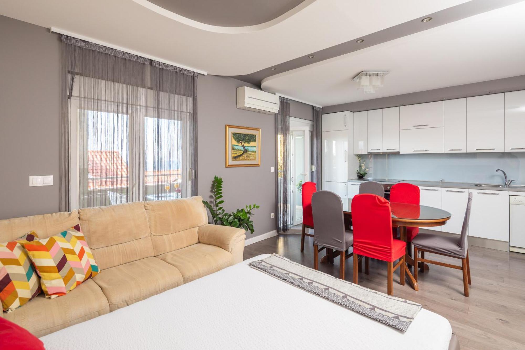 אומיס Apartments Ivan מראה חיצוני תמונה