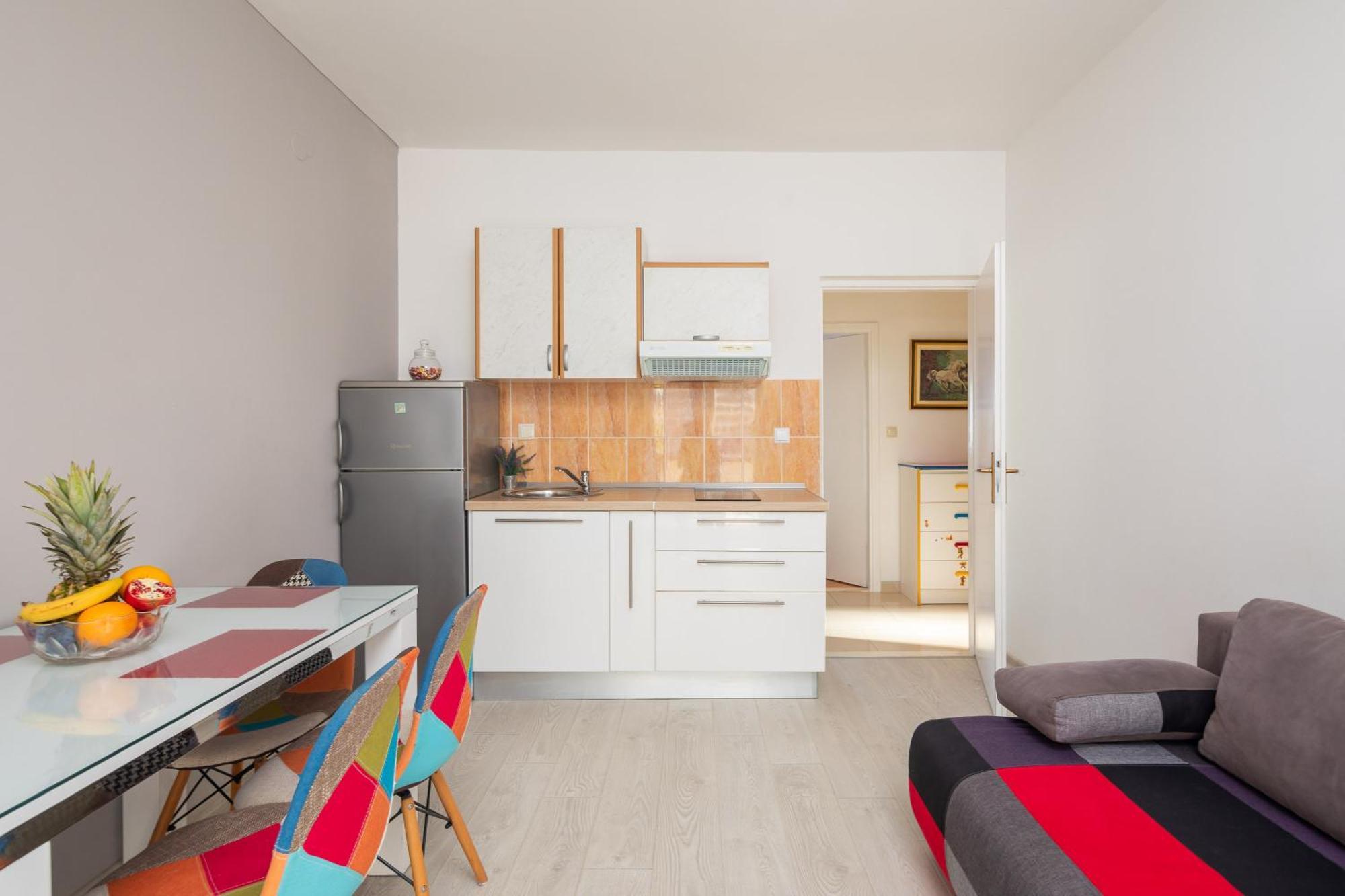 אומיס Apartments Ivan מראה חיצוני תמונה