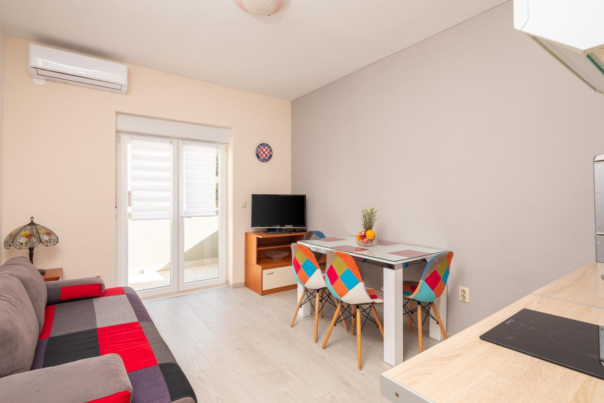 אומיס Apartments Ivan מראה חיצוני תמונה