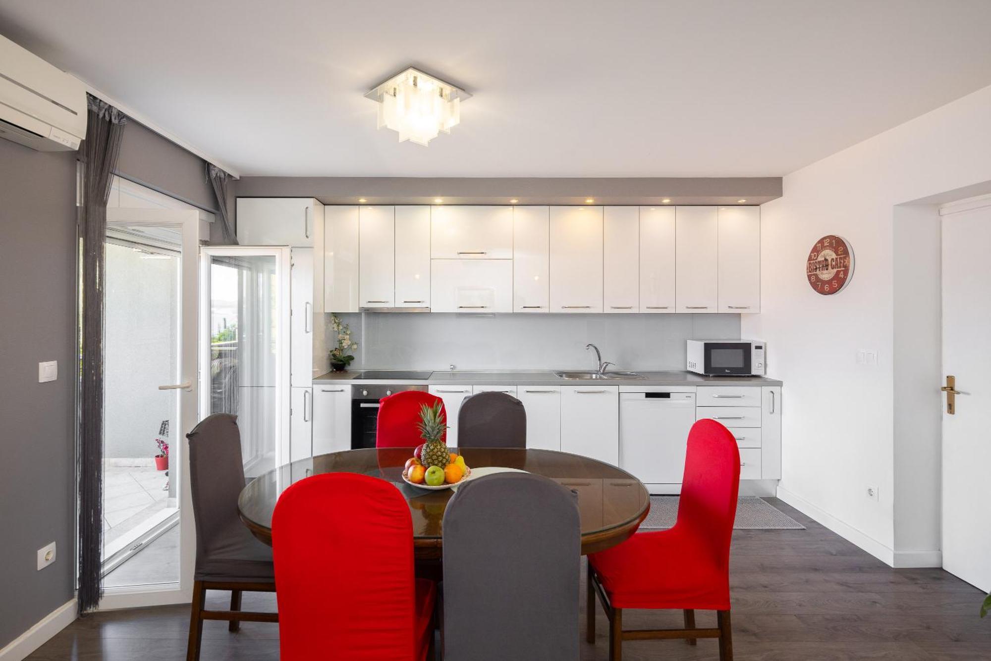 אומיס Apartments Ivan מראה חיצוני תמונה