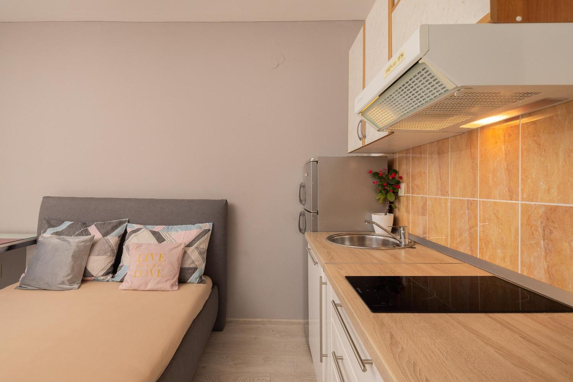 אומיס Apartments Ivan מראה חיצוני תמונה
