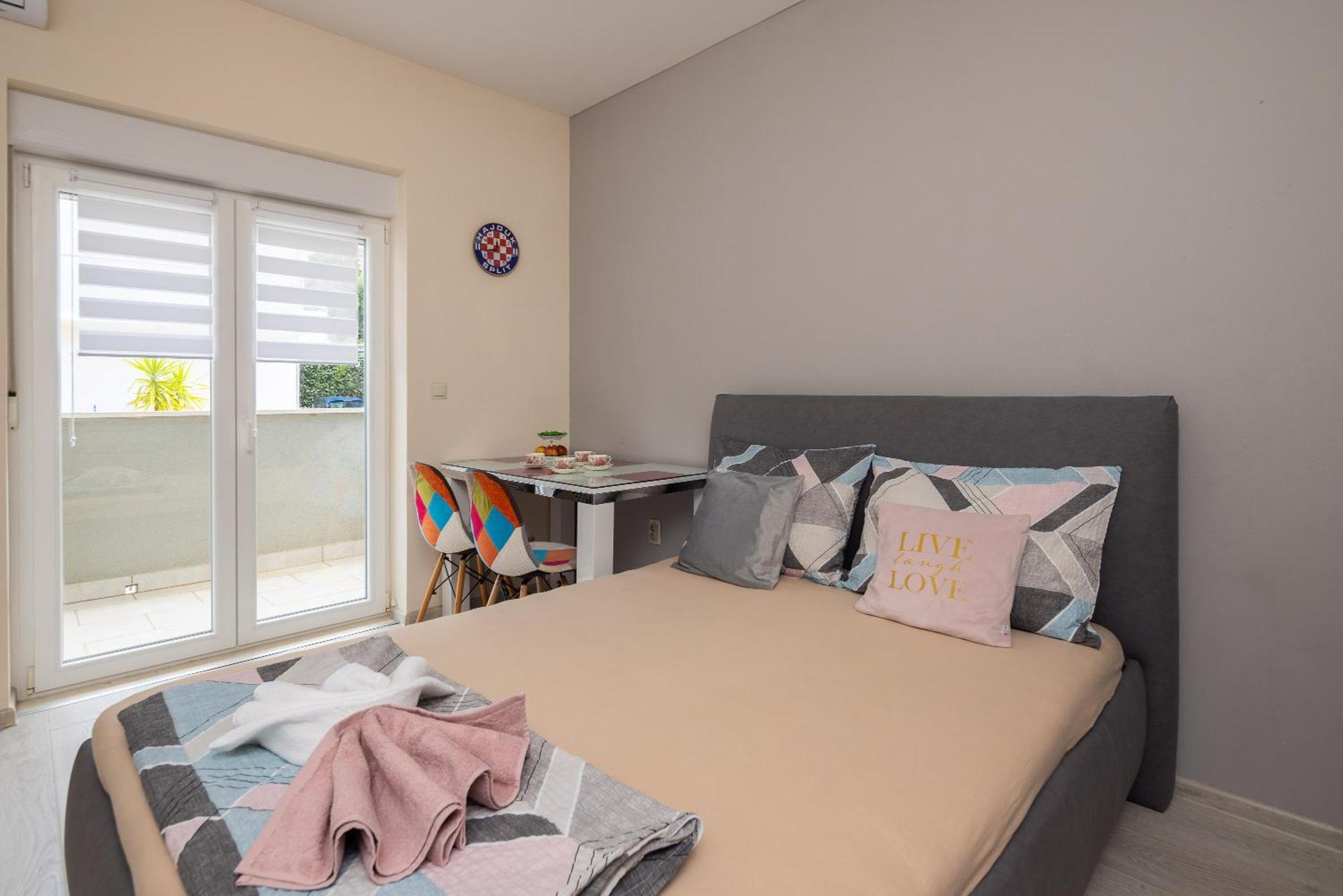 אומיס Apartments Ivan מראה חיצוני תמונה