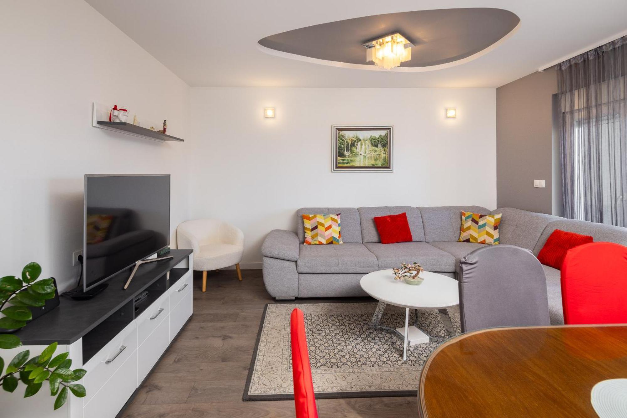 אומיס Apartments Ivan מראה חיצוני תמונה