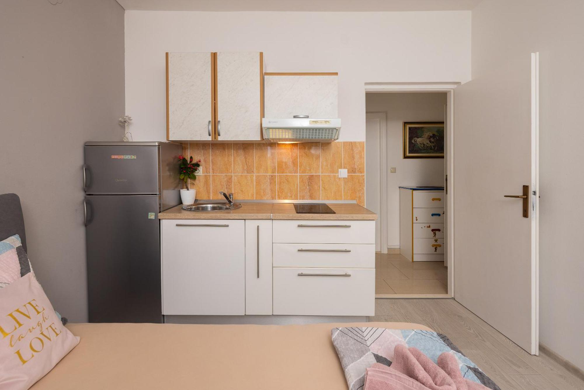 אומיס Apartments Ivan מראה חיצוני תמונה